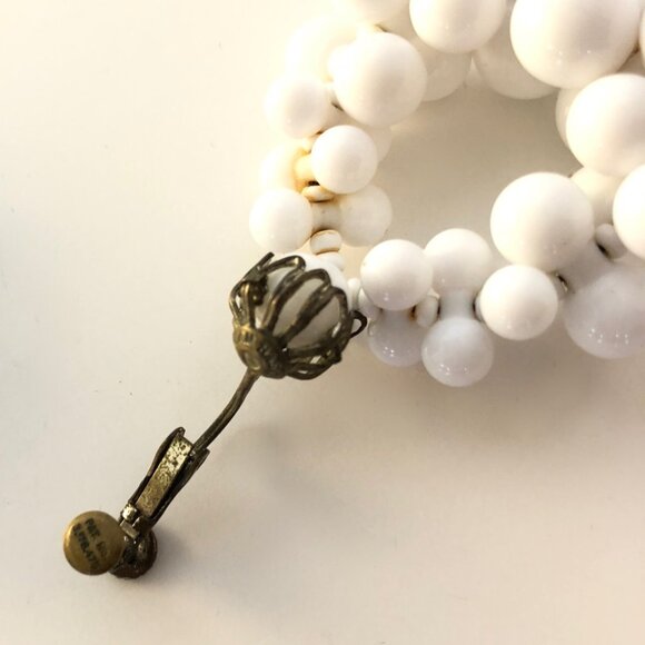 Absolutely Stunning Vintage Miriam Haskell Milk Glass Drop Earrings - Picture 2 of 4